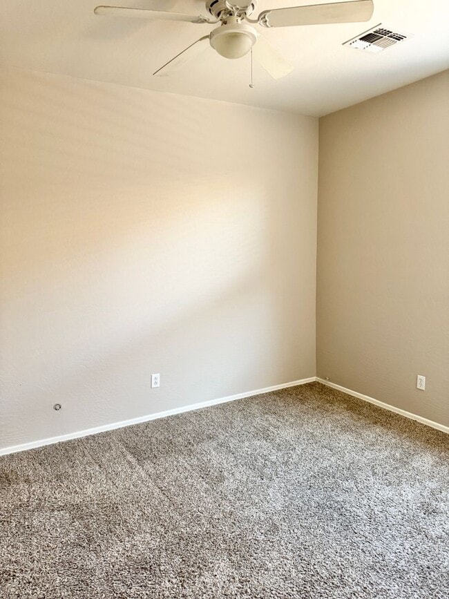 Building Photo - 4 Bedroom/3 Bath Single Level Home in Litchfield Park