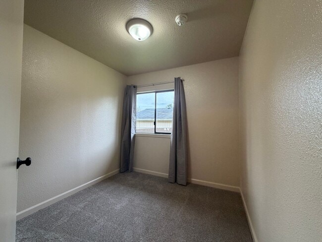 Building Photo - Affordable 3 bedroom on a quiet street