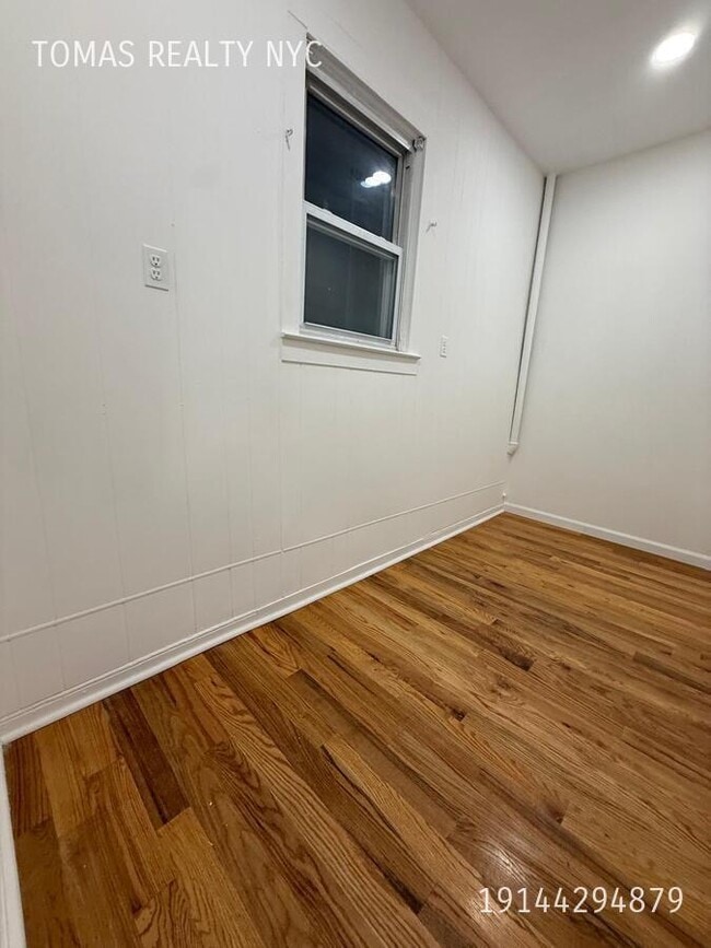 Building Photo - 41 Caryl Ave