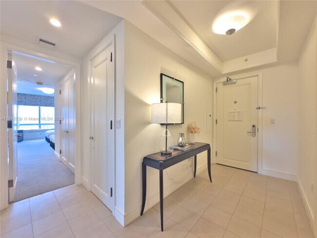 Building Photo - 1435 Brickell Ave