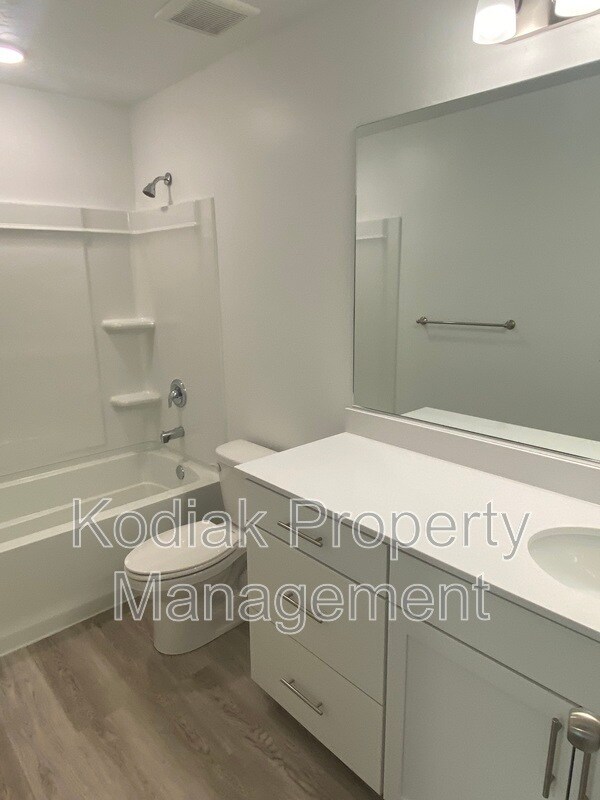 Building Photo - 1087 N 1840 W