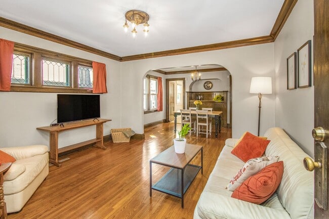 Building Photo - Wonderful 2 Bedroomed House in the heart of Saint Paul.