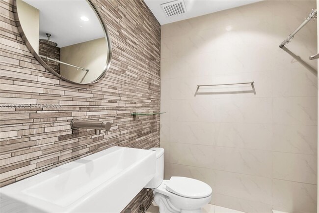 Building Photo - 776 NE 74th St