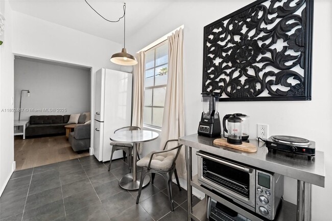 Building Photo - 1005 Meridian Ave