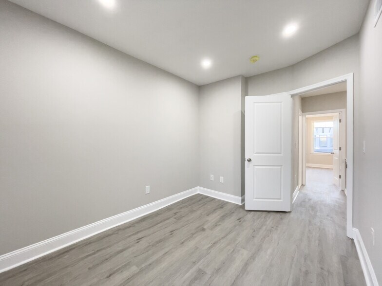Building Photo - 5823 Alter St