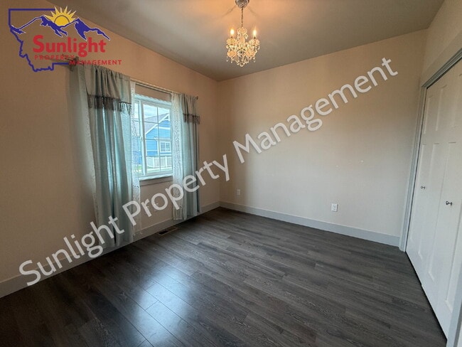 Building Photo - Modern 2 Bed 2 Bath Single Family Home that allows small pets!