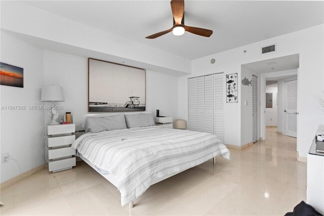 Building Photo - 16699 Collins Ave