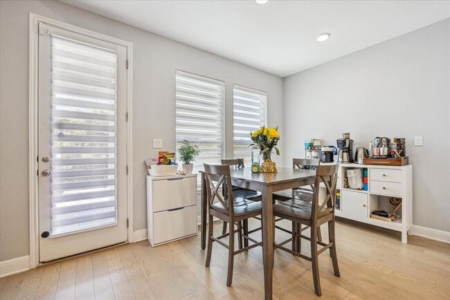 Building Photo - 1212 Brasano Pl