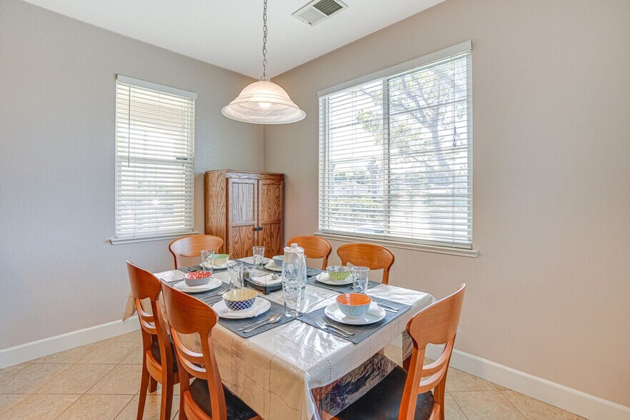 Building Photo - 140 Lawlor Ct