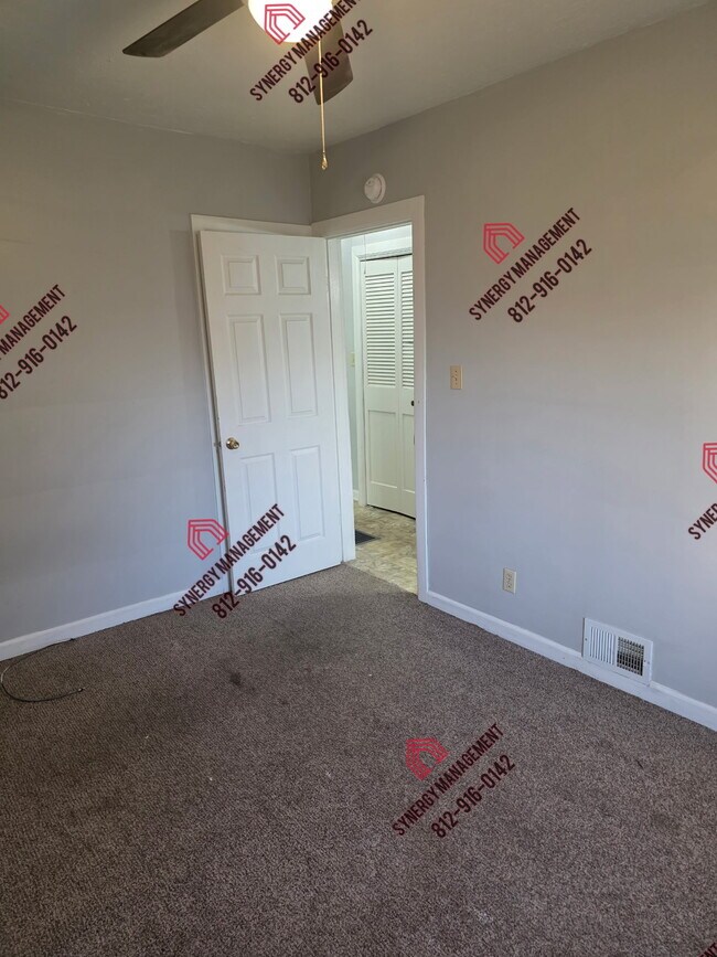 Building Photo - 821 Stanley Ave