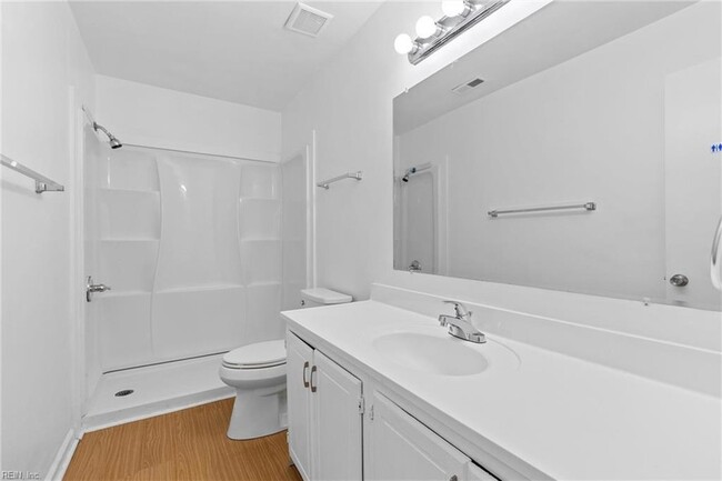 Building Photo - 582 Peregrine St