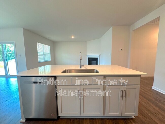 Building Photo - 211 Dogwood Crk Dr