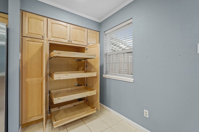 Building Photo - 1383 Country Pl Dr