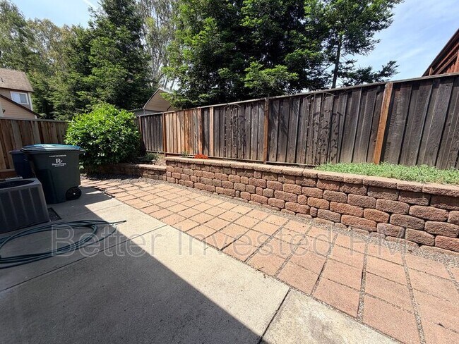 Building Photo - 1743 Waltzer Rd