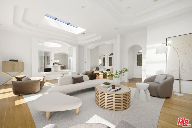 Building Photo - 1939 Stradella Rd