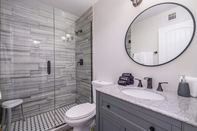 Building Photo - 12202 N 60th St