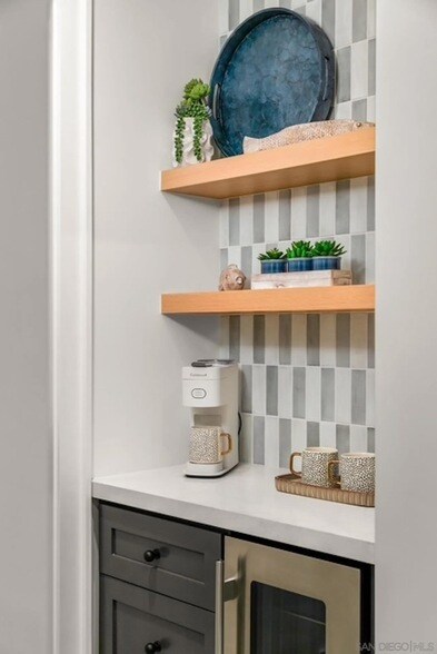 Building Photo - 715 F Ave