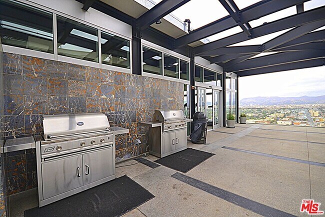 Building Photo - 3810 Wilshire Blvd