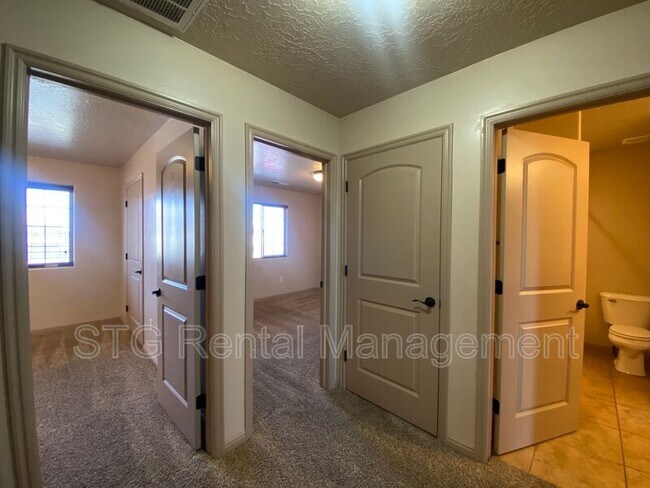 Building Photo - 290 W Buena Vista Blvd