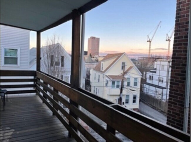 Building Photo - 18 Oakland St