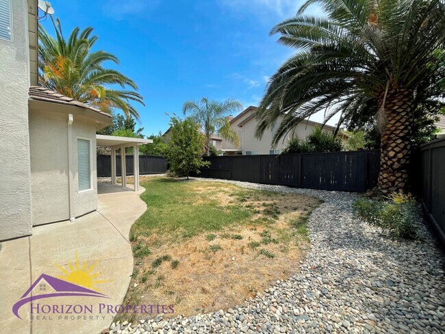 Building Photo - Spacious 5 Bed 3 Bath 2,136 Sq. Ft. Sheldon Pacific Home in Elk Grove