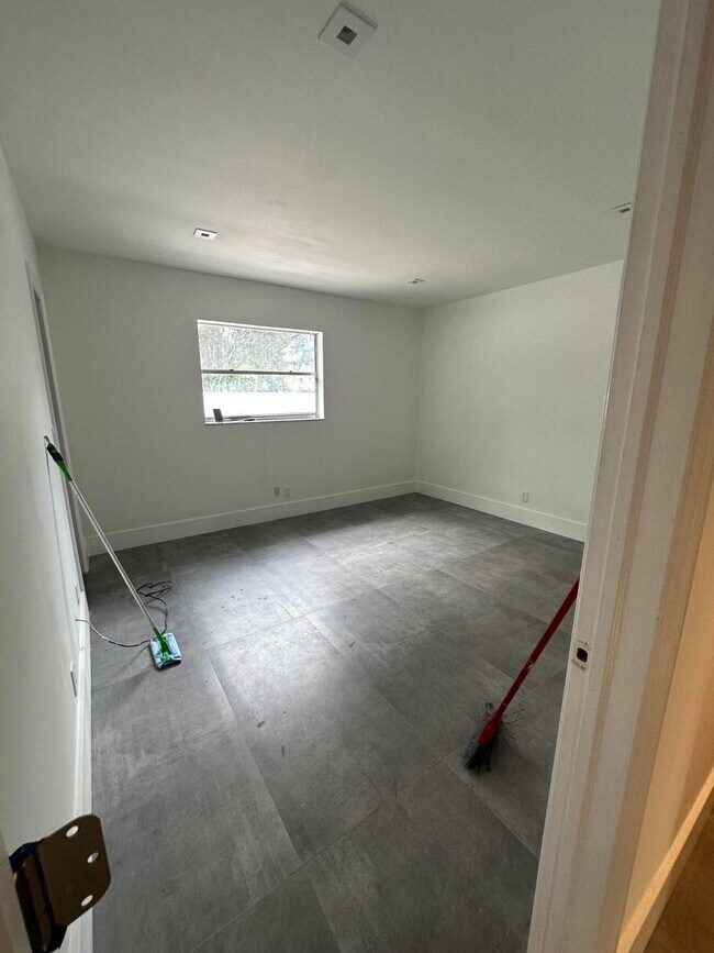 Building Photo - 4546 SW 51st St