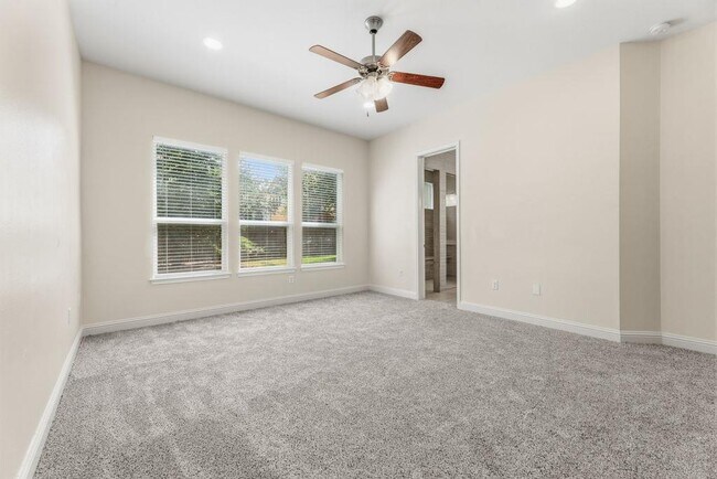Building Photo - 5209 Mandevilla Dr