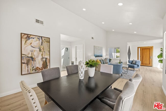 Building Photo - 13 Pepper Ct