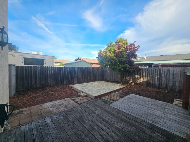 Building Photo - 1932 11th St