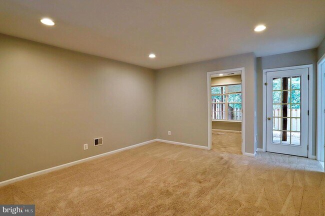 Building Photo - 8239 Singleleaf Ln
