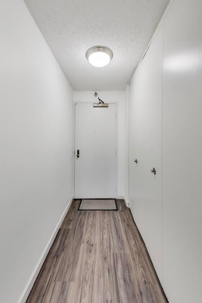 Building Photo - 555 W Madison St