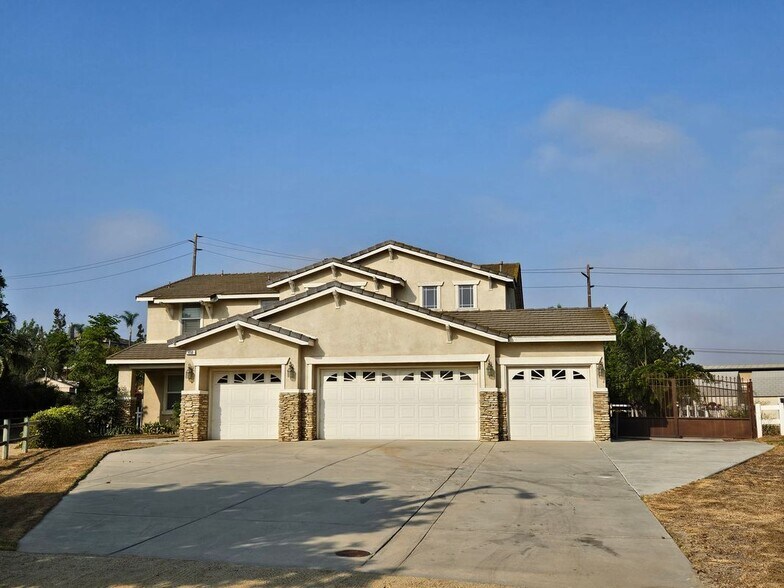 Building Photo - 410 Caliente Dr