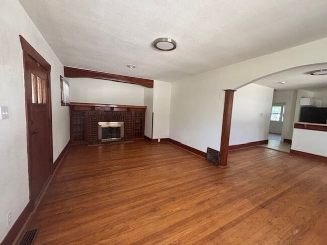 Building Photo - 104 E Pershing Blvd