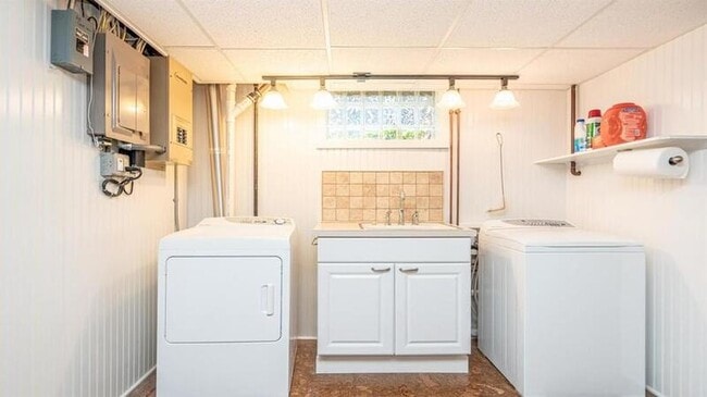 Building Photo - 1205 Miller Ave