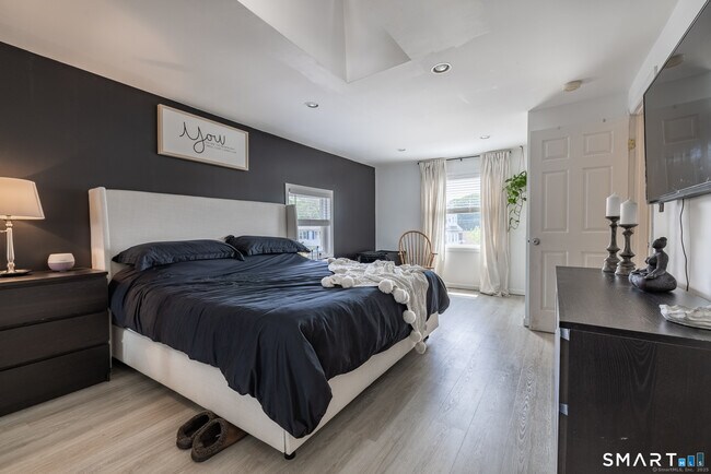 Building Photo - 90 2nd St