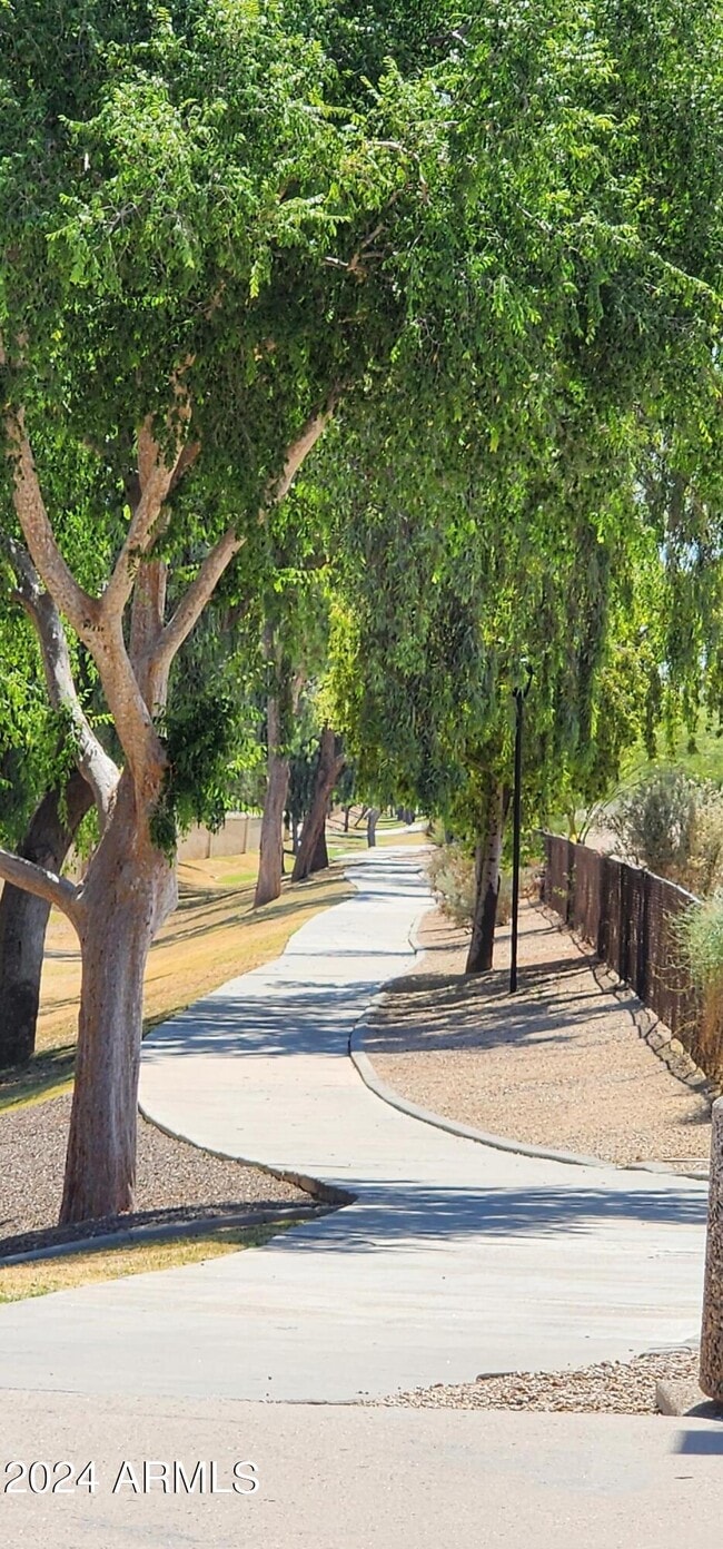 Building Photo - 10945 W Poinsettia Dr