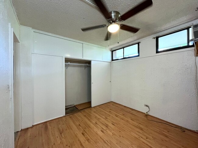 Building Photo - 1422 Heulu St