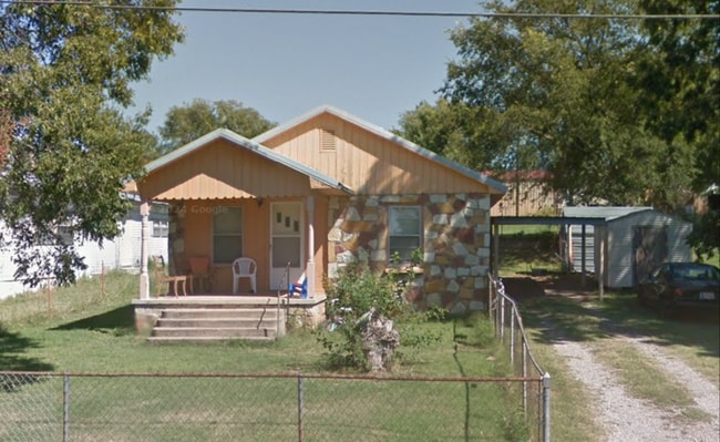 Building Photo - 1009 E 6th St