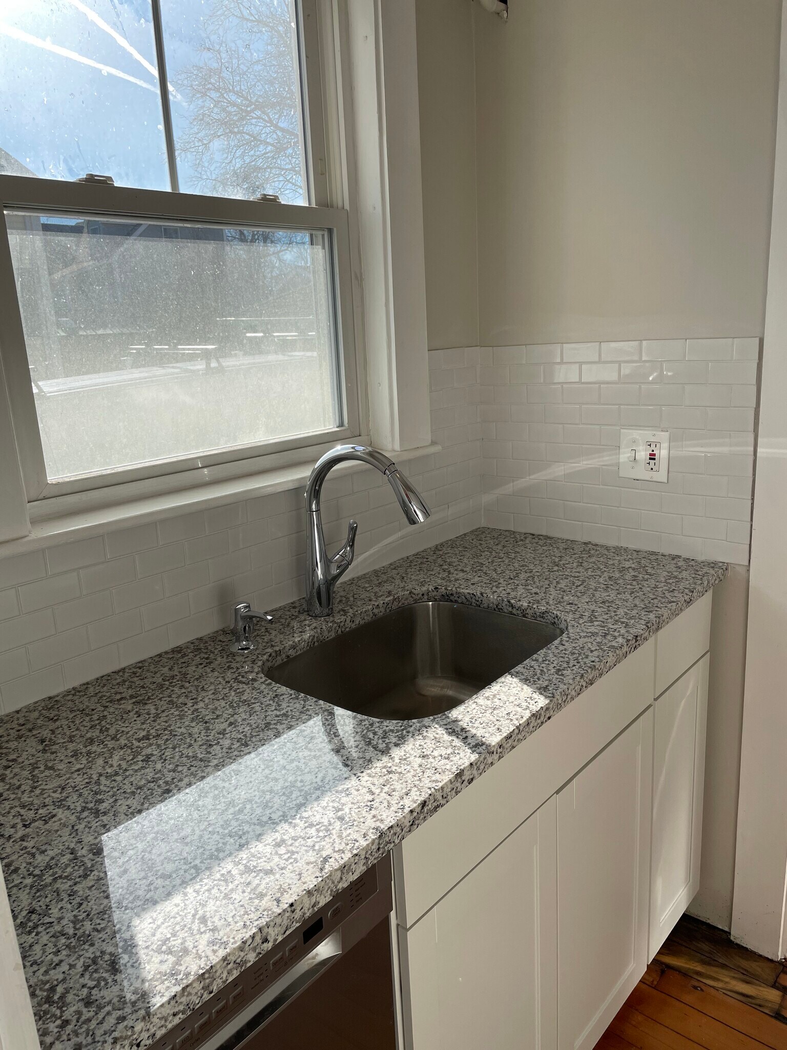 Building Photo - 105 Fox Hill Rd