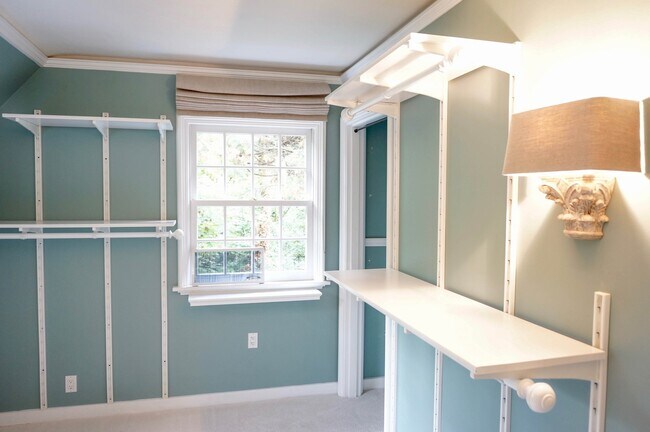 Building Photo - Gorgeous Dream Home in the Southwest Hills! Your Pacific Northwest Oasis Awaits!