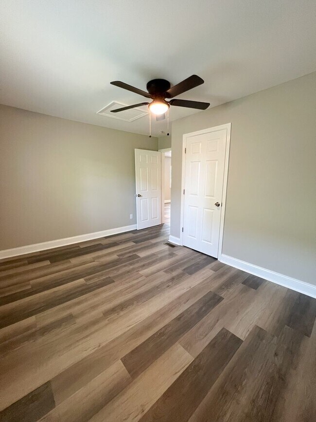 Building Photo - Renovated Home Off Madison Street – Pet Friendly!