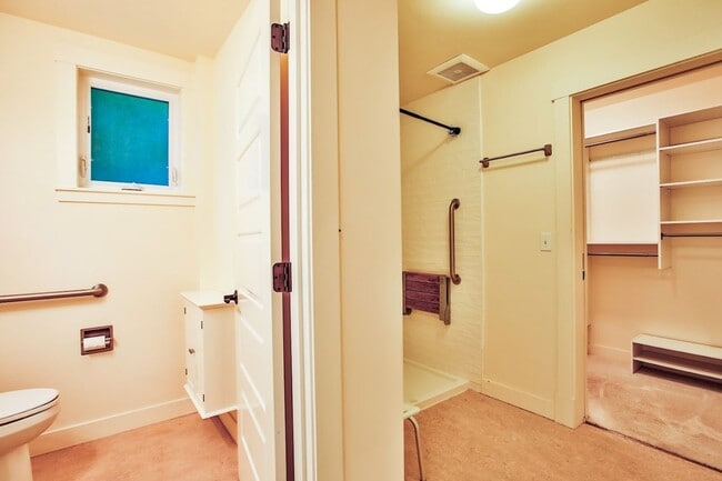 Building Photo - 1086 Village Loop