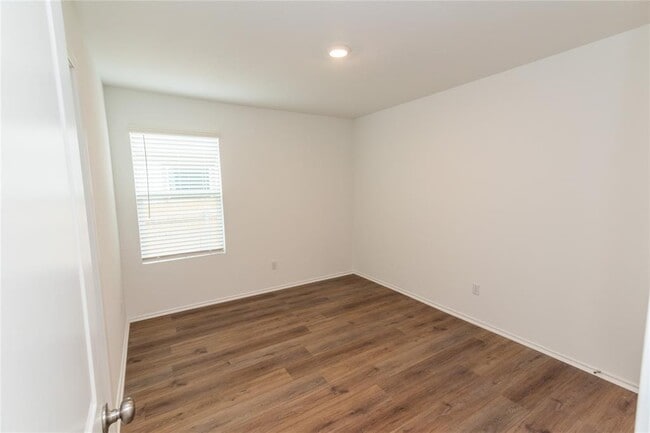 Building Photo - 116 The Ugly Wy