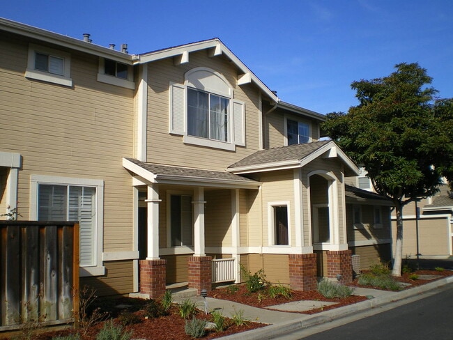 Building Photo - 348 Powerscourt Way