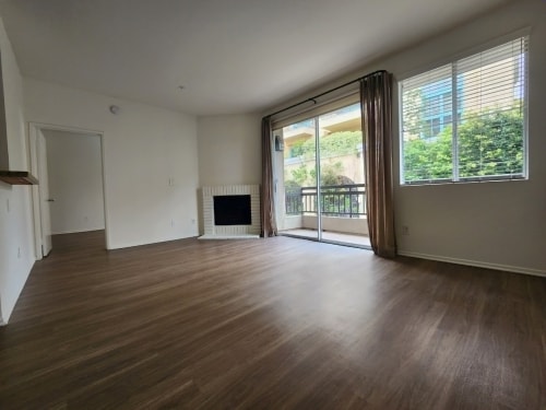 Interior Photo - 11660 Mayfield Ave