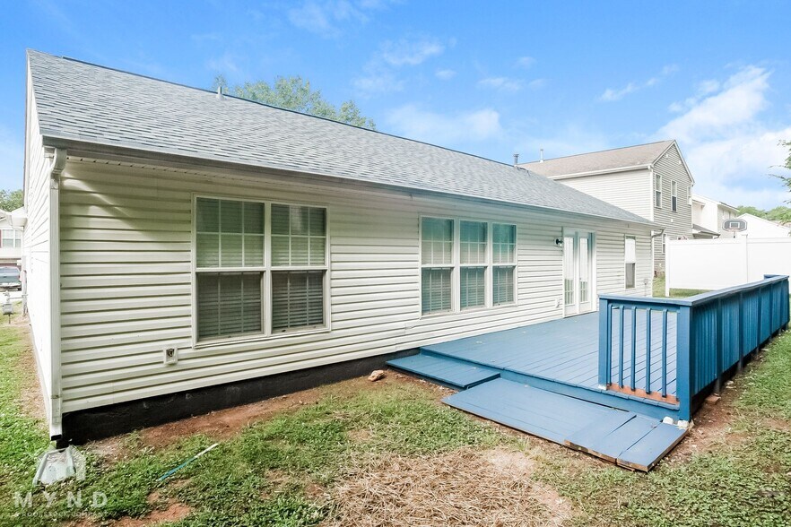 Building Photo - 2066 Chapel Creek Rd