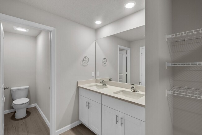 Building Photo - 5622 SE Edgewater Cir