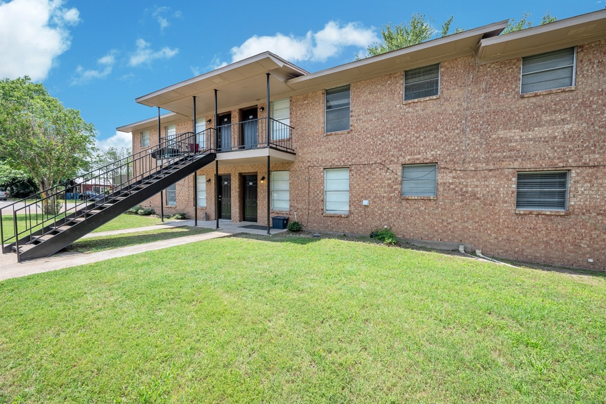 Building Photo - Townview - Malakoff