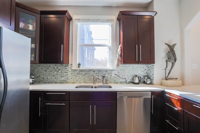 Building Photo - 2220 W 31st Ave