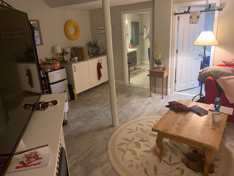 Building Photo - 1490 Beacon St